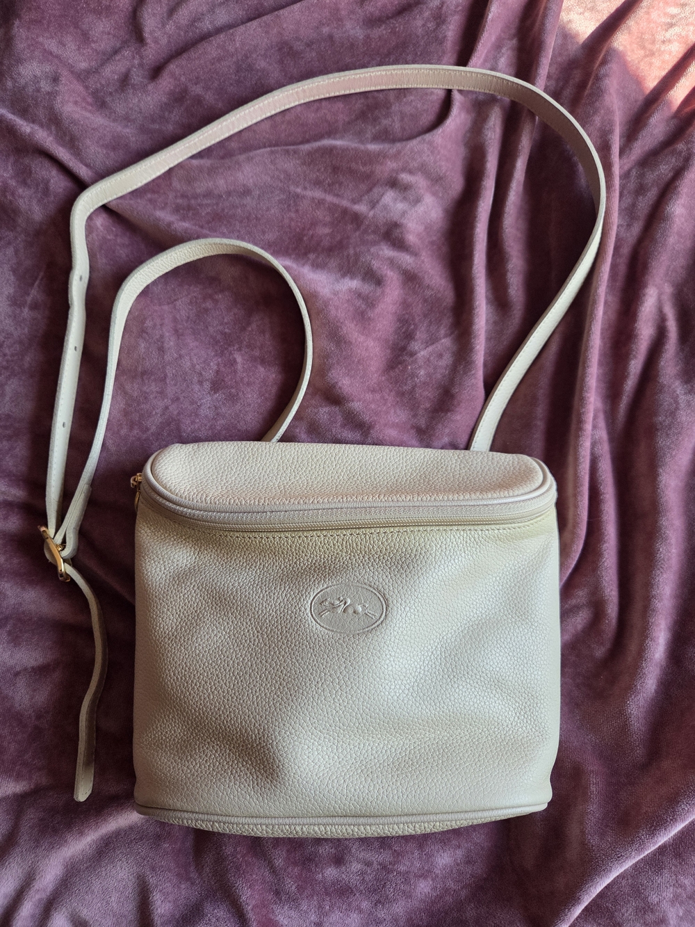 Pebbled Cream Leather Crossbody Bag with Adjustable Strap 80s/90s